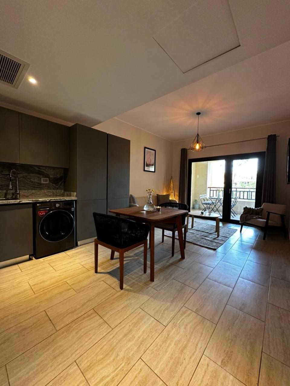 Luxury Self-catering & Studios, Al Dau Heights Apartament *