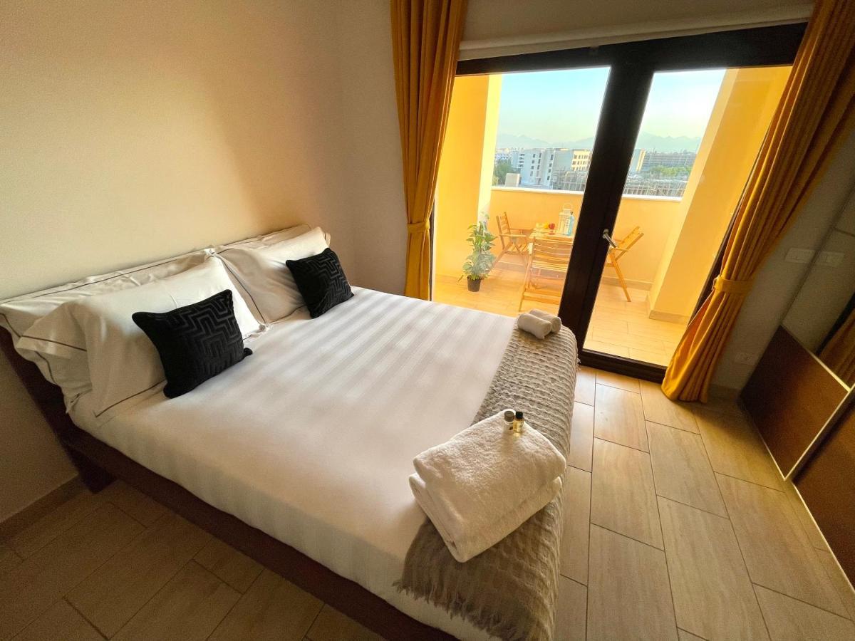 Luxury Self-catering & Studios, Al Dau Heights Daire *